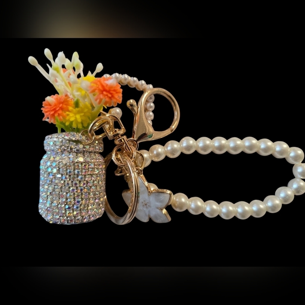 Elegant Beaded Flower Vase Keychain | Pearl Handle Bag Charm